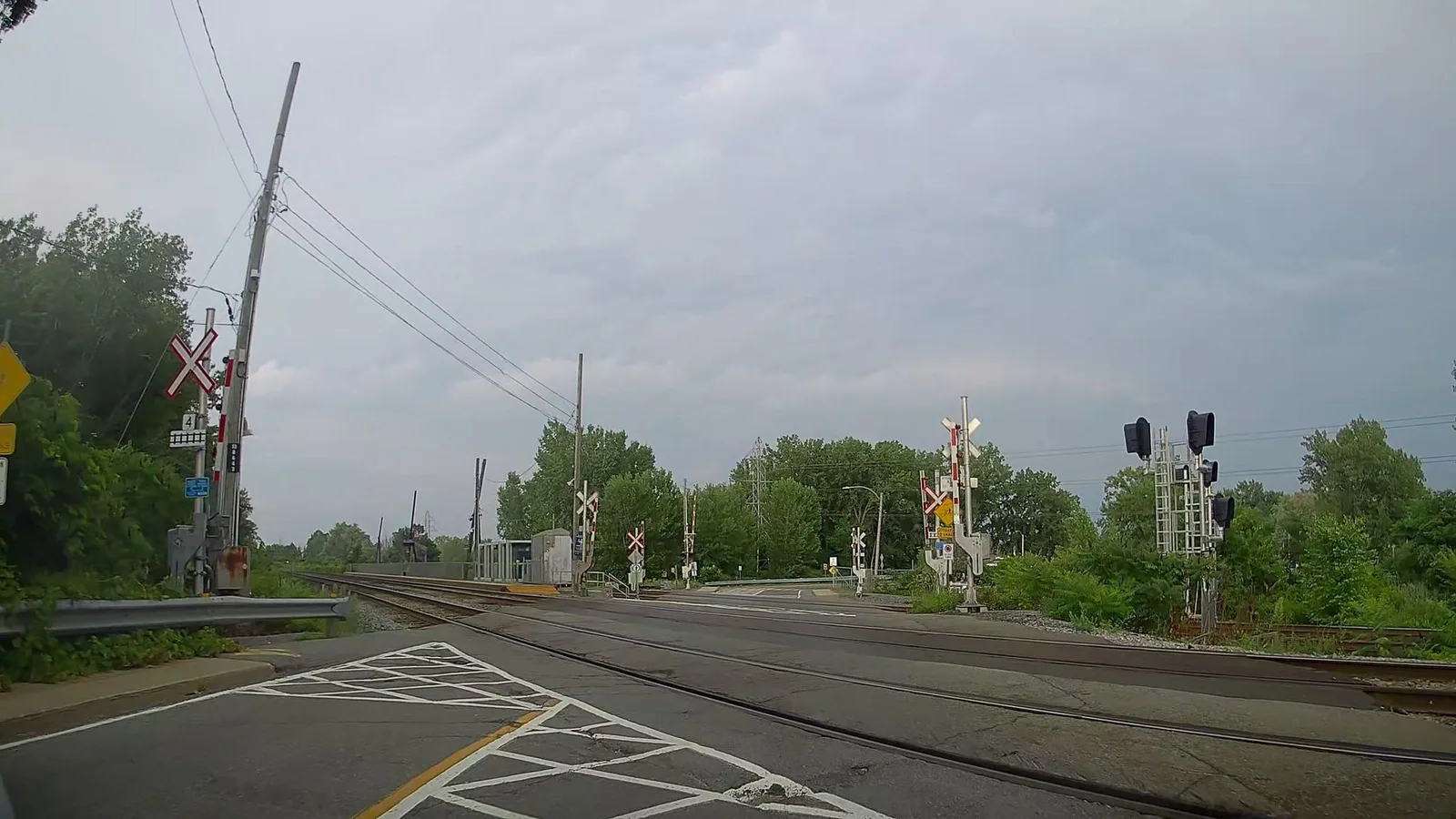 Street-level view of a grade crossing in Québec, Canada