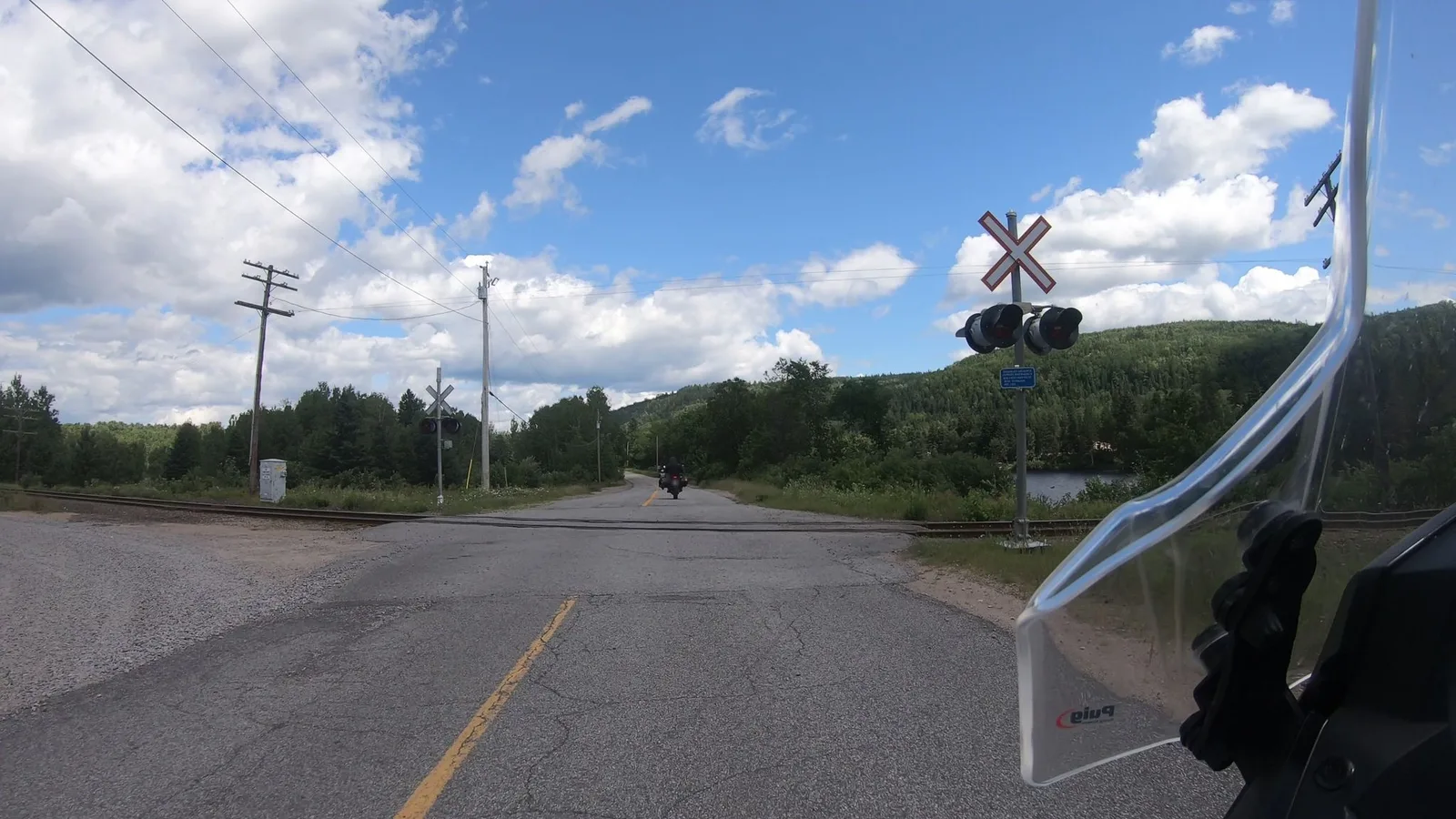 Street-level view of a grade crossing in Québec, Canada